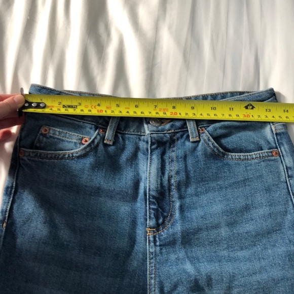 TOP SHOP MOTO medium wash cropped jeans. Size 26. - Picture 9 of 12
